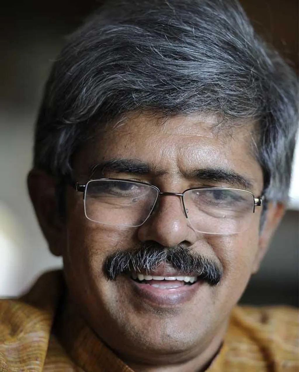 ശങ്കരവേദാന്തം തന്നെയാണ് ഗുരു ഉപയോഗിക്കുന്നതെന്ന ബാലചന്ദ്രൻ ചുള്ളിക്കാടിന്റെ അഭിപ്രായത്തിനു ചില സാംഗത്യങ്ങളില്ലാതില്ല.