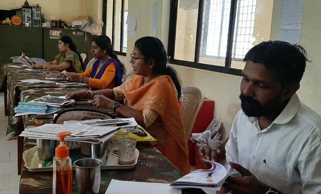 ബിരുദാനന്തരബിരുദ ക്‌ളാസുകൾ മാത്രം കൈകാര്യം ചെയ്യുന്നവർക്ക് ആഴ്ചയിൽ 10 മണിക്കൂർ അധ്യാപനം, ബിരുദക്ലാസുകൾ കൈകാര്യം ചെയ്യുന്നവർക്ക് ആഴ്ചയിൽ 16 മണിക്കൂർ എന്നതാണ് യു ജി സി മാനദണ്ഡം.