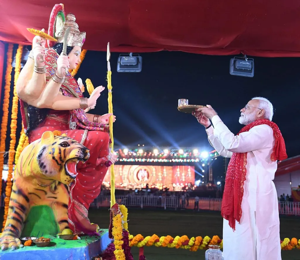 പ്രധാനമന്ത്രി നരേന്ദ്രമോദി.  മതനിരപേക്ഷ ജനാധിപത്യസങ്കൽപത്തെ ഭൂരിപക്ഷത്തിന്റെ മതത്തിന്റെ അടിസ്ഥാനത്തിലുള്ള ഹിന്ദുരാഷ്ട്രം കൊണ്ട് പകരംവെക്കുന്ന പ്രക്രിയക്ക് തുടക്കം കുറിച്ചുകഴിഞ്ഞു.