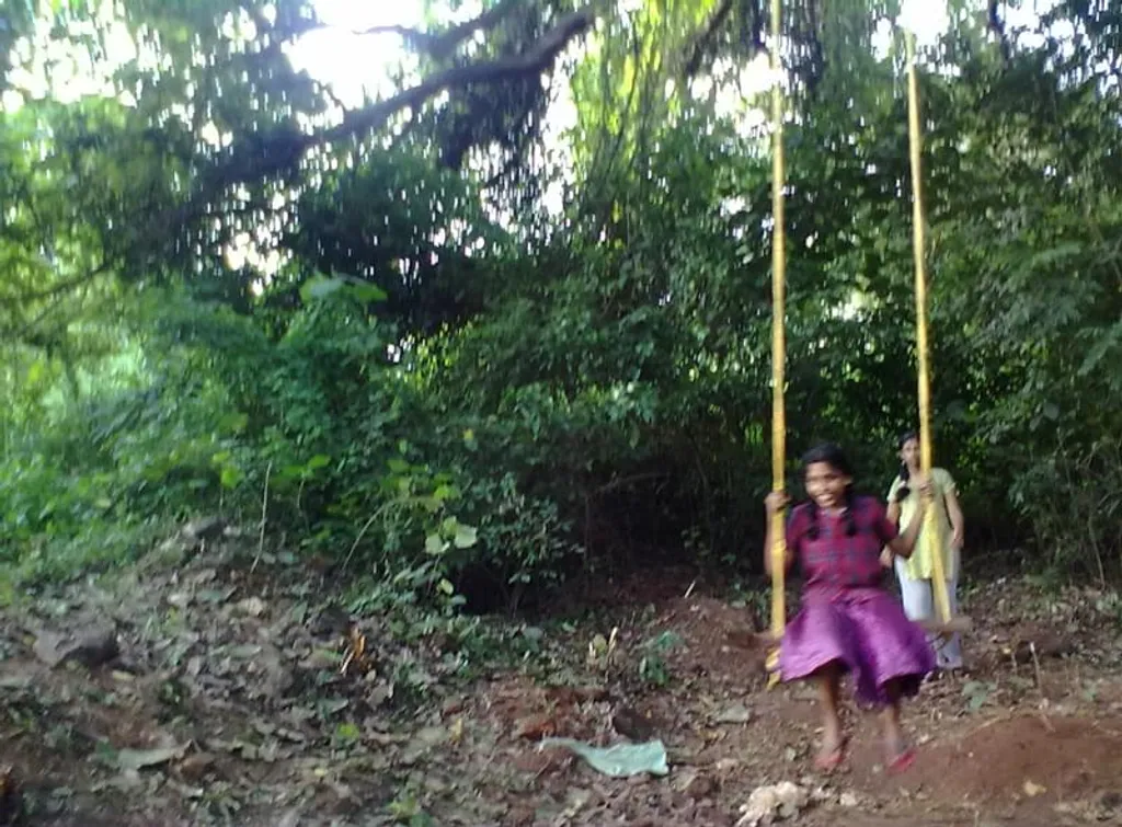 വിനയയുടെ  ‘സ്ത്രീയുടെ ശരീരം അലങ്കരിക്കപ്പെട്ട തടവറ' എന്ന ഫോട്ടോ പ്രദർശനത്തിൽ നിന്ന്