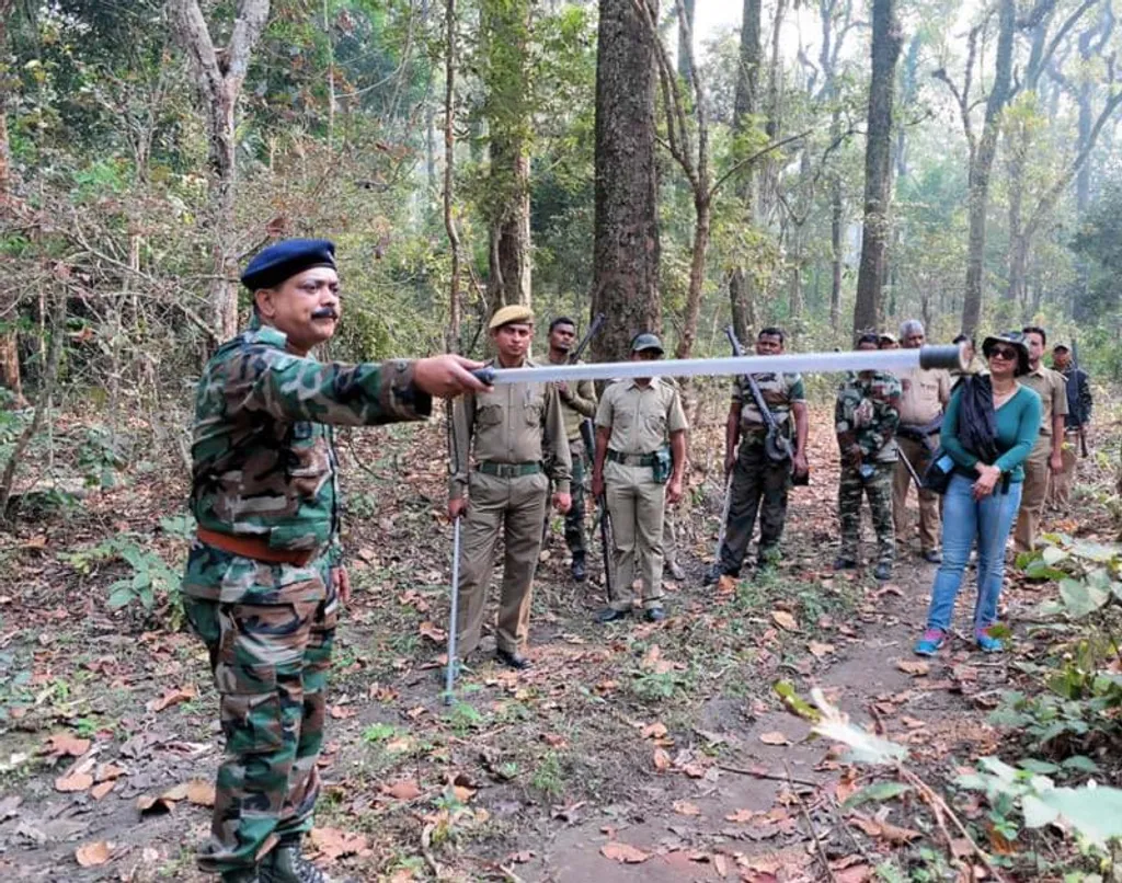 വനസംരക്ഷണം ഉറപ്പാക്കേണ്ട ഉദ്യോഗസ്ഥവൃന്ദങ്ങളുടെ പല തട്ടിലേക്കുമാത്രം, വൻകിട കമ്പനികൾക്കും സ്വകാര്യ സംരംഭകർക്കും വേണ്ടി, വനനശീകരണാനുമതിയുടെ താക്കോൽ കൈമാറുന്നത്​, വനനശീകരണത്തിന്റെ തോത് കൂടും എന്നാണ് ചരിത്രവും ശാസ്ത്രവും വസ്തുതകളും ചൂണ്ടിക്കാണിക്കുന്നത്. / Photo: Flickr