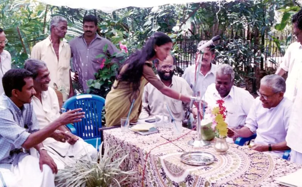 വി.എസ് അച്യുതാനന്ദൻ, വി.പി. കുഞ്ഞ് തുടങ്ങിയവർ കുമരകത്തെ ജനകീയാസൂത്രണ പരിപാടിക്കിടെ/ Photo: Thomas Isaac facebook page