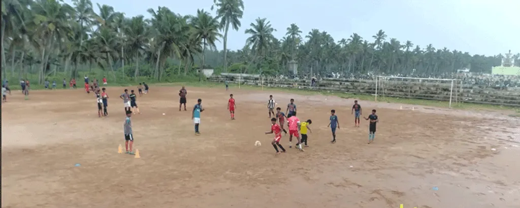 യാഥാസ്ഥിതികമായ കുടുംബ സാഹചര്യത്തിൽനിന്ന് എന്നെ ആ പന്ത്, കളിപ്പറമ്പിന്റെ തുറസ്സിലേക്ക് മാത്രമല്ല, വിപുലമായ സാമൂഹിക ബന്ധങ്ങളുടെ വിശാലമായ പൊതുവിടത്തിലേക്ക് കൂടിയാണ് കൊണ്ടുപോയത്