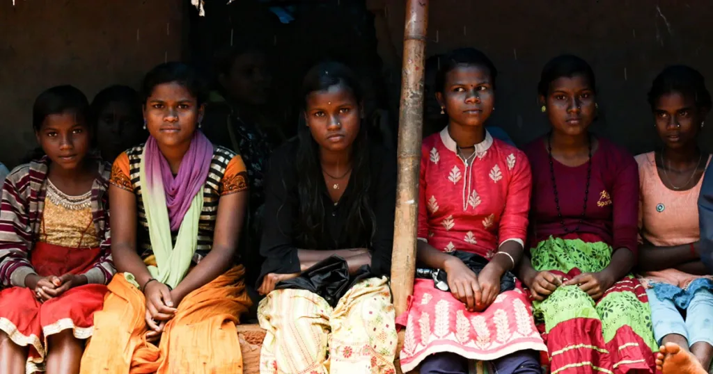 വർദ്ധിച്ചുവരുന്ന ജീവിതച്ചെലവനുസരിച്ച് ഹോസ്റ്റൽ അലവൻസ് വർദ്ധിപ്പിക്കുന്നില്ല. സ്വകാര്യ ഹോസ്റ്റലുകളിൽ താമസിക്കുന്ന ST വിദ്യാർത്ഥികൾക്ക് 3000 രൂപയും പോക്കറ്റ് മണി 200 രൂപയുമാണ്. 