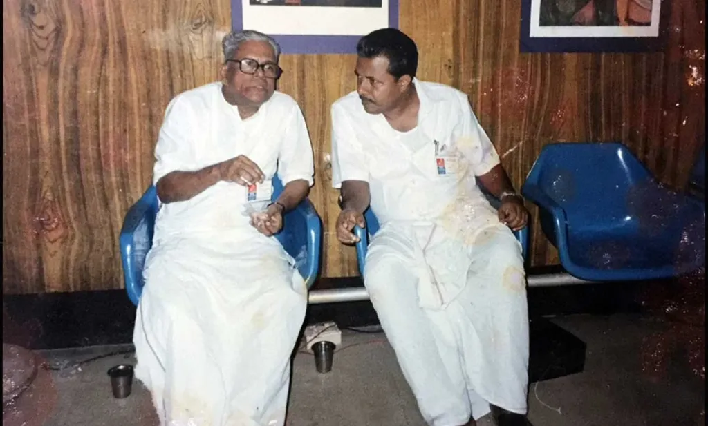 പഴയ തരത്തിലുള്ള കമ്യൂണിസ്റ്റ് പ്രസ്ഥാനം അഭിമുഖീകരിക്കുന്ന പ്രതിസന്ധിയുടെ പ്രതീകമാണ് വി.എസ്. അച്യുതാനന്ദനും പിണറായി വിജയനുമെല്ലാം.
