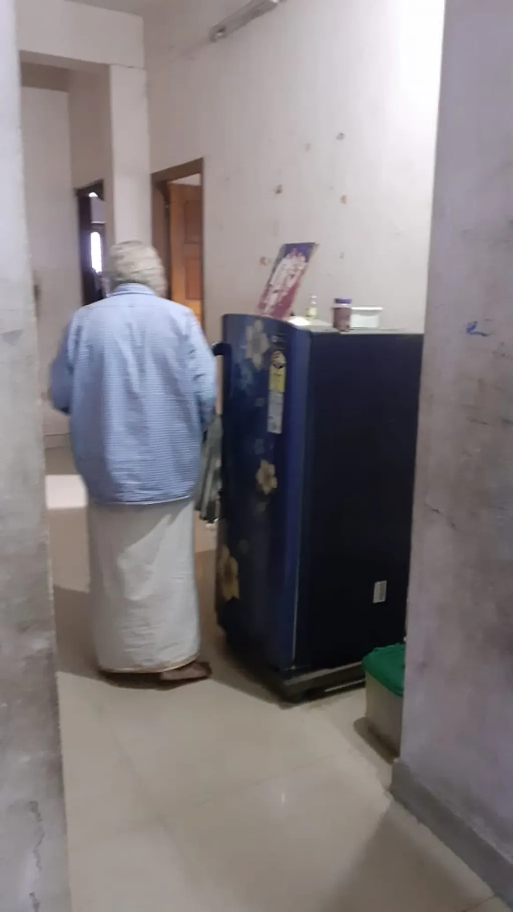 താൻ ഒരു മണ്ടനാണെന്ന് എം. കുഞ്ഞാമൻ തന്നെ അനേകം തവണ എന്നോട് പറഞ്ഞിട്ടുണ്ട്. എനിക്കന്നേരം പൊട്ടൻ തെയ്യത്തെ ഓർമ്മ വരും. സ്വയം പൊട്ടനാണെന്ന് പറഞ്ഞ് മറ്റുള്ളവരെ പൊട്ടനാക്കുന്ന തെയ്യമാണ് പൊട്ടൻ. 