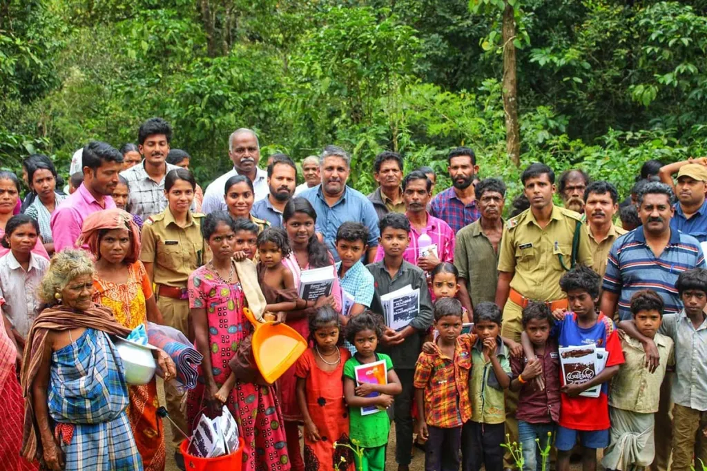 ഭൂരിപക്ഷ രാഷ്ട്രീയത്തിന്റെ തലത്തിൽ നിന്ന് നോക്കുമ്പോൾ വളരെ തുച്ഛമായ ജനസംഖ്യയുള്ള ആദിവാസി ജനസമൂഹത്തിന്റെ വികസനം എന്നത് പലപ്പോഴും ചോദ്യചിഹ്നമാണ്. “പൊതു സമൂഹത്തിനെ” ബോധ്യപ്പെടുത്താൻ മാത്രം ഏർപ്പാടാക്കുന്ന ഒന്നായി അത് മാറുന്നു.   Photo: മുഹമ്മദ് ഹനാൻ.
