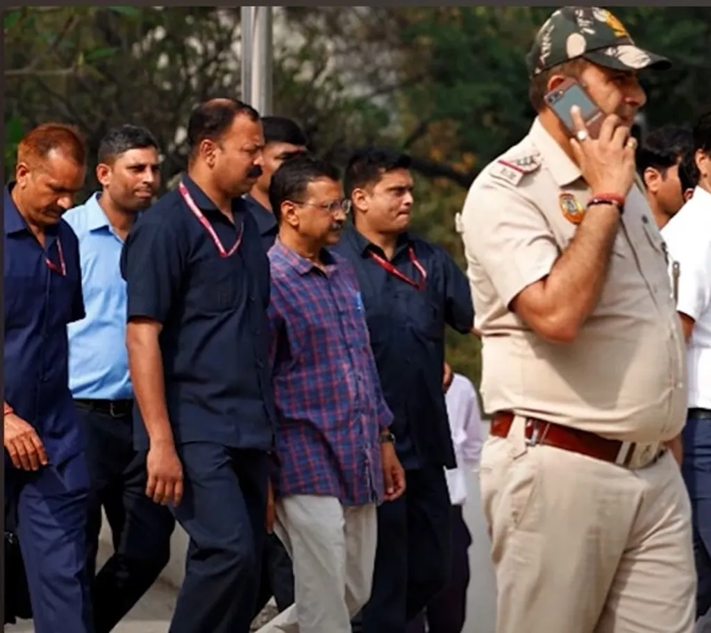 ഇന്ത്യൻ രാഷ്ട്രീയത്തിൽ ഇപ്പോഴും വേവാത്ത കഷണമായി കിടക്കുകയാണ് കെജ്‌രിവാളിന്റെ അറസ്റ്റ്.