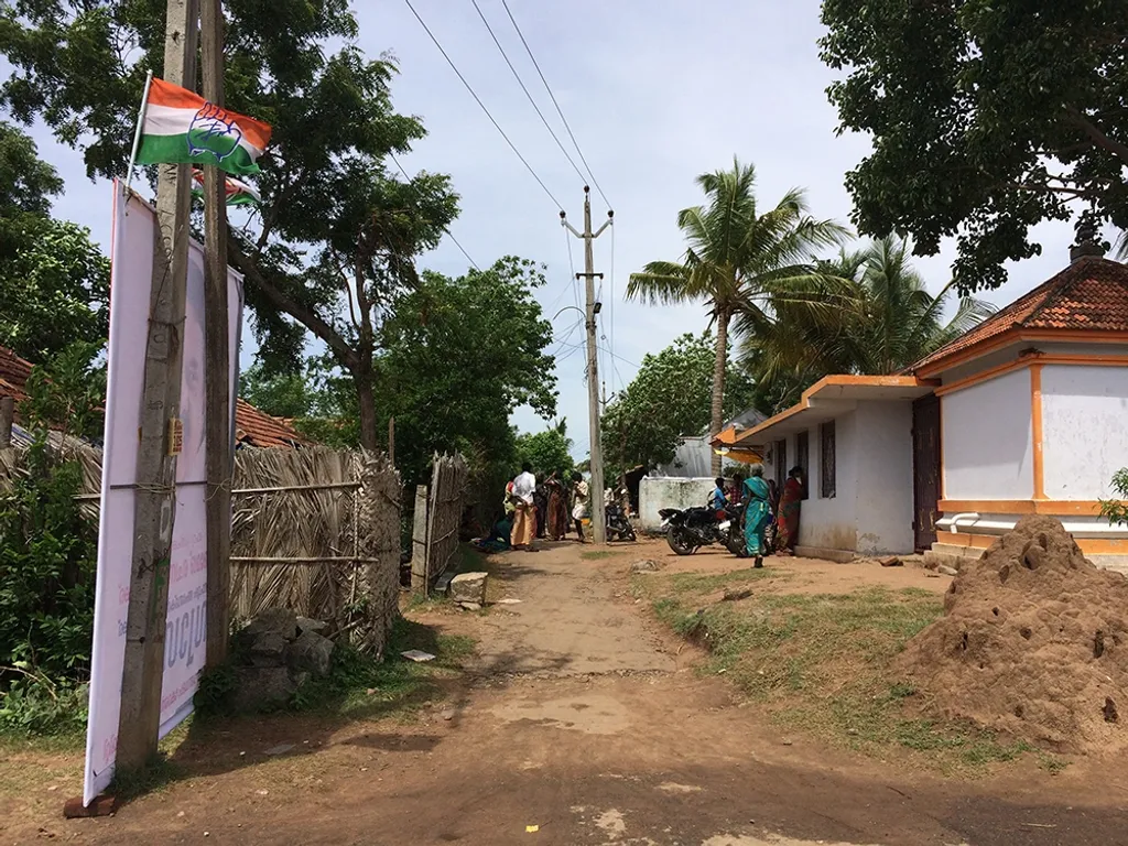 കോളനികളെന്ന പോലെ മുന്നാക്കക്കാരായ നമ്പൂതിരിമാരും കൂട്ടമായി താമസിക്കുന്ന ഇടങ്ങളുണ്ട് നമ്മുടെ സംസ്ഥാനത്ത്. പക്ഷേ രണ്ടിടങ്ങളിലേയും താമസക്കാരായ മനഷ്യരുടെ സാമൂഹ്യാന്തസ്സ് തുല്യമല്ല. / Photo : TA Ameerudheen