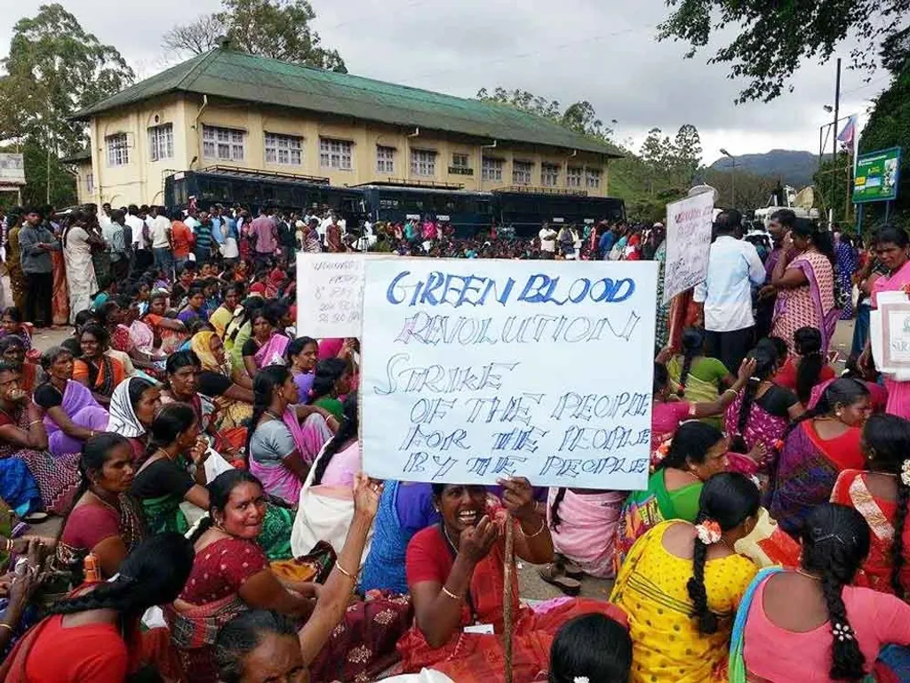 രാഷ്ട്രീയ പാർട്ടികൾക്ക് വിലക്കുള്ള ഒരു സമരമായിരുന്നു അത്. നാളിതുവരെ തങ്ങളെ ഭരിച്ചിരുന്ന രാഷ്ട്രീയക്കാരും രാഷ്ട്രീയ പാർട്ടികളും തങ്ങളെ കമ്പനിക്ക് പണയം വക്കുകയാണ് ചെയ്തത് എന്ന് തൊഴിലാളികൾ തുറന്നു പ്രഖ്യാപിച്ചു. Photo: countercurrents.org