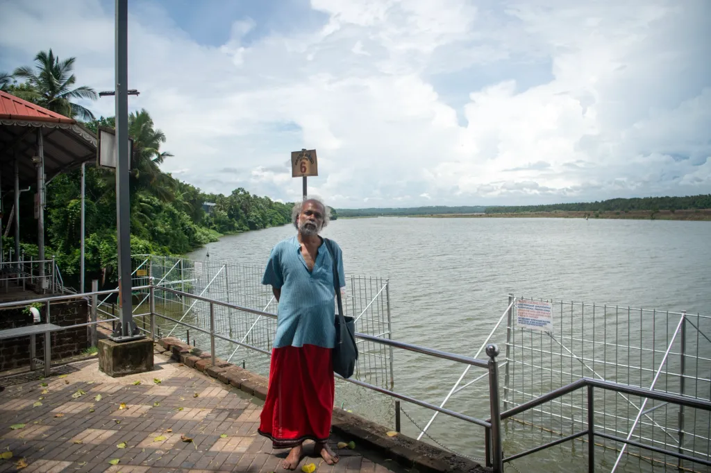 തിരുന്നാവായ നവാമുകുന്ദ ക്ഷേത്രത്തിനു മുന്നിലൂടെ ഒഴുകുന്ന നിള