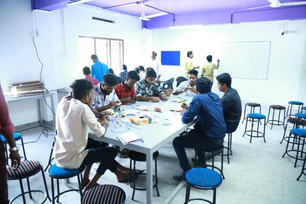 യഥാർത്ഥത്തിൽ ദേശീയ വിദ്യാഭ്യാസനയം ഊന്നൽ നൽകുന്ന ബഹുവിഷയ വിദ്യാഭ്യാസ സമീപനത്തിന്  (multidisciplinary approach) കടകവിരുദ്ധമാണ് നിർബന്ധിത നൈപുണ്യ അധിഷ്ഠിത വിദ്യാഭ്യാസ  പരിഷ്‌ക്കാരങ്ങൾ. 