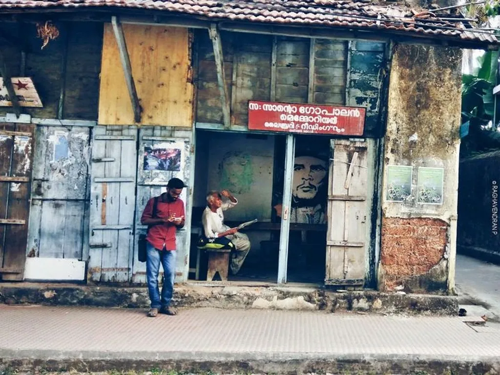 പുസ്തകം മാത്രമല്ല വായന. പുസ്തകമെന്നത് ഡോക്യുമെന്റ് ചെയ്ത റഫറൻസ് മാത്രമാണ്. അതിന് ജീവനുണ്ട് എന്നതാണ് അതിലേക്ക് നമ്മെ അടുപ്പിക്കുന്നത്. പുസ്തകത്തിന്റെ ജീവൻ എന്നത് നമ്മുടെ മനസ്സുമായിട്ടുള്ള കമ്മ്യൂണിക്കേഷന്റെ തലമാണ്.  Photo: Ragavendran. P 