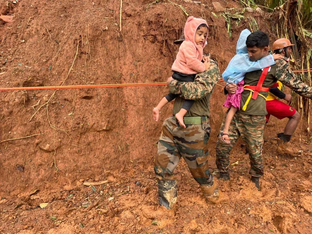 ഒരുപാട് മുഖങ്ങൾ അവിടെ കണ്ടു. കുടുംബം ഒന്നടങ്കം രക്ഷപ്പെട്ടവർ വളരെ കുറവായിരുന്നു. 