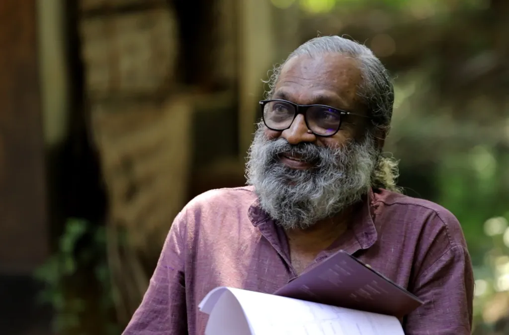 'എന്തിൽക്കൊതി നിനക്കെന്റെ കായ്കളിലോ' എന്ന ബാലിയുടെ ചോദ്യം രാമന്റെ ധർമ്മാധികാര സങ്കല്പങ്ങളെ കീഴ്മേൽ മറിക്കുകയും അതിർത്തികളില്ലാത്ത ജീവിത വിചാരങ്ങളിലേക്ക് വഴി തുറക്കുകയും ചെയ്യുന്നു. വാല്മീകി രാമായണത്തിന്റെ സവിശേഷമായ പാഠതന്ത്ര വിശകലനത്തിലൂടെയാണ് ഈ പ്രവാഹങ്ങളെ ഗ്രന്ഥകാരൻ കണ്ടെത്തുന്നത്