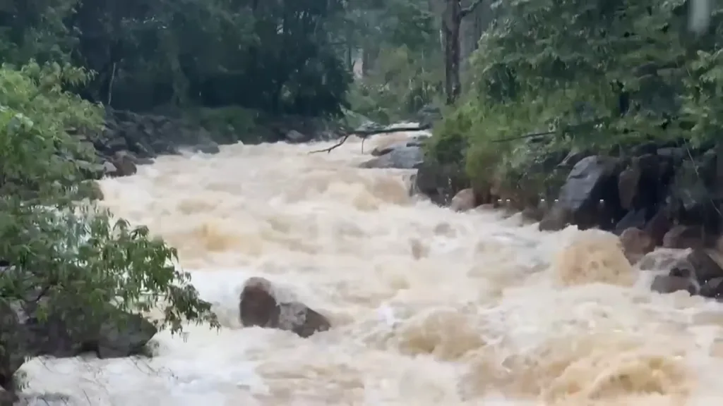 പുഞ്ചിരിമട്ടത്തെയും മുണ്ടക്കൈയേയും ചൂരൽമലയേയും തകർത്തെറിഞ്ഞ ഉരുൾപ്പൊട്ടലിന് രണ്ട് ദിവസം മുൻപ് തന്നെ മഴയുടെ സ്വഭാവം വല്ലാതെ മാറിയിരുന്നു. 