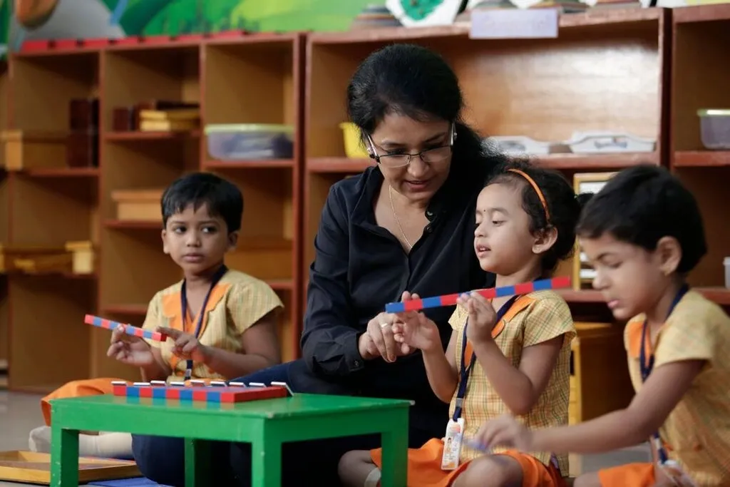 വിദ്യാഭ്യാസ അവകാശ നിയമം ആറ് വയസ്സ് മുതൽ പതിനാല് വയസ്സ് വരെയുള്ള കുട്ടികളെക്കുറിച്ചാണ് പറയുന്നതെങ്കിലും പ്രീസ്കൂളുകളുടെ പ്രവർത്തനത്തിലും അതിന്റെ പ്രതിഫലനം ഉണ്ടാകണം