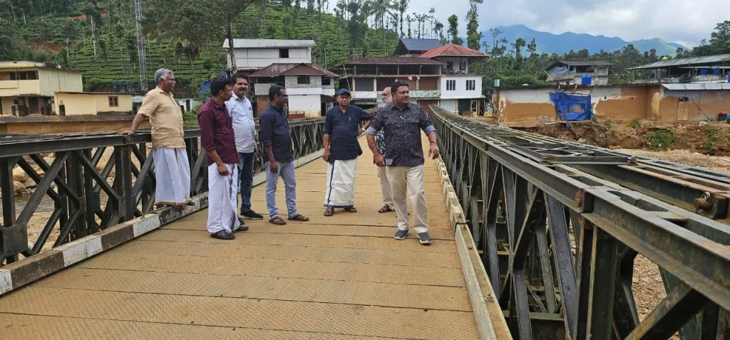 ചായക്കടകളിലും വഴിയോരങ്ങളിലും എന്തിന് നാലാൾ കൂടുന്നിടത്തെല്ലാം പറഞ്ഞു കൊണ്ടിരിക്കുന്നത്, വാർത്താ ചാനലുകൾ പുറത്തുവിട്ട ദുരിതാശ്വാസ കണക്കുകളെക്കുറിച്ചാണ്. 