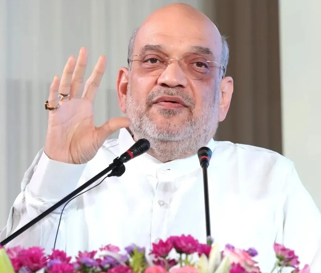 സൗമ്യമായ ഫാഷിസ്റ്റ് പ്രയോഗങ്ങളാണ് അമിത് ഷായെ ഇന്ത്യയിലെ ഇതര ഫാഷിസ്റ്റ് പ്രവണത കാണിക്കുന്ന രാഷ്ട്രീയ കർതൃത്വങ്ങളിൽ നിന്ന് സവിശേഷമായ നിലയിൽ വേറിട്ടുനിർത്തുന്നത്.