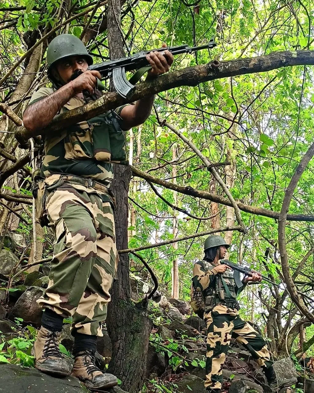 ഛത്തീസ്ഗഡിലെ നാരായൺപൂരിൽ സുരക്ഷാ ഉദ്യോഗസ്ഥർ