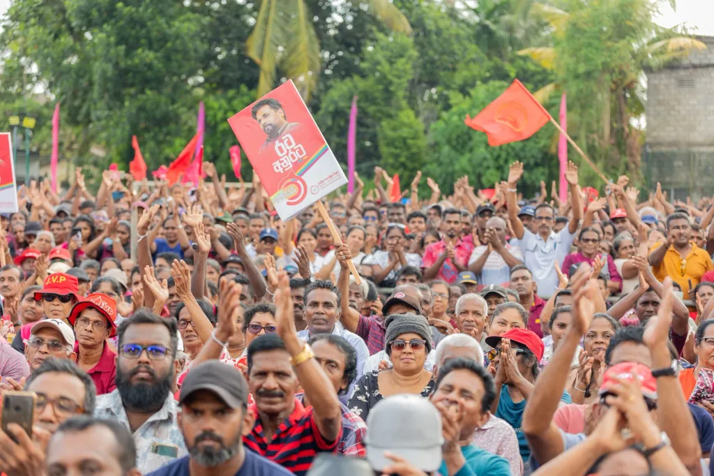 ഇടത് - സോഷ്യലിസ്റ്റ് ആശയങ്ങളിൽ അടിയുറച്ച ജനതാ വിമുക്തി  പെരുമനയ്ക്ക് (ജെ.വി.പി.) രാജ്യം നേരിടുന്ന ഏറ്റവും വലിയ പ്രതിസന്ധിയെ മറികടക്കാനുള്ള നയം രൂപീകരിക്കേണ്ട ഉത്തരവാദിത്വമുണ്ട്. ദിസനായകെ അതിന് നേതൃത്വം നൽകേണ്ടതുമുണ്ട്. 