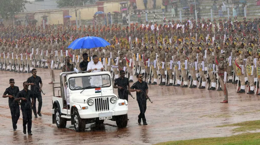 ഏറ്റവുമധികം പോലീസ് പീഡനത്തിനിരയായ നേതാവാണ് ഇന്നത്തെ മുഖ്യമന്ത്രി.  രാഷ്ട്രീയമേതായാലും ഭരണകൂടത്തിന്റെ ചില സ്വഭാവരീതികൾക്ക് മാറ്റമുണ്ടാവുക എളുപ്പമല്ല. 