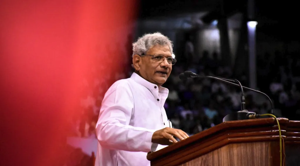 സോവിയറ്റ് യൂണിയന്റെ തിരോധാനവും സോഷ്യലിസ്റ്റ് പ്രത്യയശാസ്​ത്രവും കമ്യൂണിസ്റ്റ് പാർട്ടികളും നേരിട്ട അതീവ ഗുരുതരമായ പ്രതിസന്ധികളെയും ആഴത്തിൽ വിശകലനം ചെയ്യുകയും പ്രത്യയശാസ്​ത്രപരമായ പ്രതിരോധങ്ങൾ രൂപപ്പെടുത്തുകയും ചെയ്ത ഇന്ത്യൻ കമ്യൂണിസ്റ്റായിരുന്നു സീതാറാം യെച്ചൂരി. 