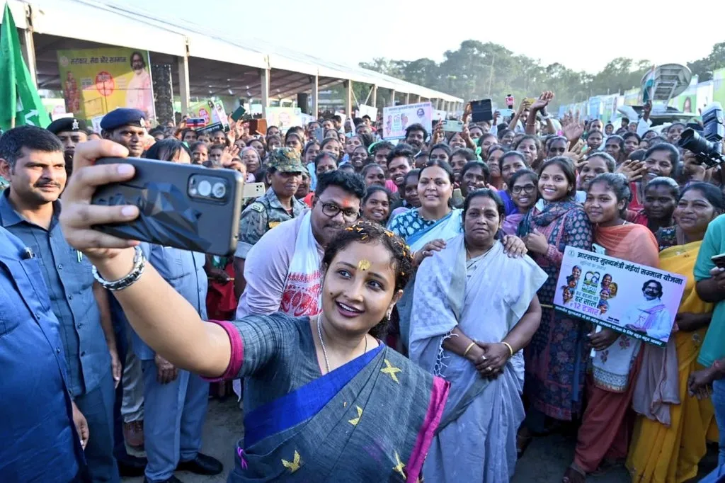 ഇത്തവണ ‘ഇന്ത്യ’ മുന്നണിയുടെ സ്റ്റാർ കാമ്പയിനർ, ​കൽപ്പന സോറനല്ലാതെ മറ്റാരുമല്ല. 