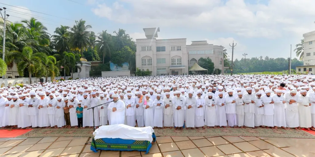 മഅദിൻ അക്കാദമിയിൽ നടന്ന മയ്യിത്ത് നിസ്ക്കാരം