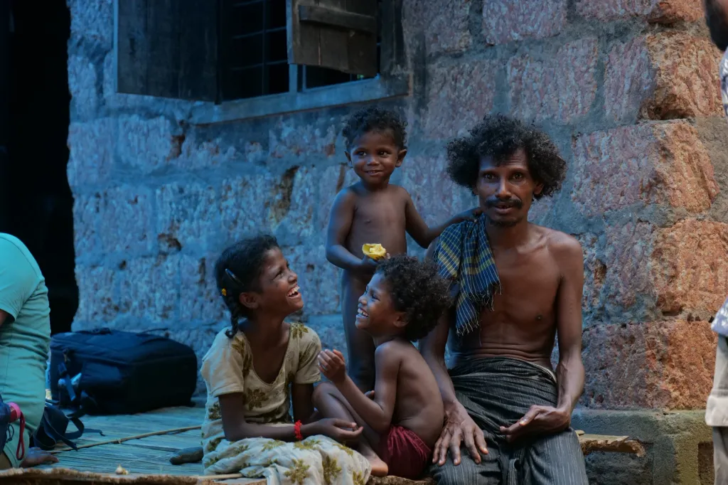 ശ്വാസം കിട്ടാതെ ജീവിക്കുന്ന, മുപ്പതിനായിരത്തോളം വരുന്ന കേരളത്തിലെ പട്ടികജാതി കോളനികളിലെ മുപ്പത് ലക്ഷത്തോളം വരുന്ന മനുഷ്യരും അവരുടെ ജീവിതങ്ങളും കൂടി ചേർന്നതാണ് കേരള വികസന സൂചിക,  / Photo: Badusha Fahad, Truecopythink