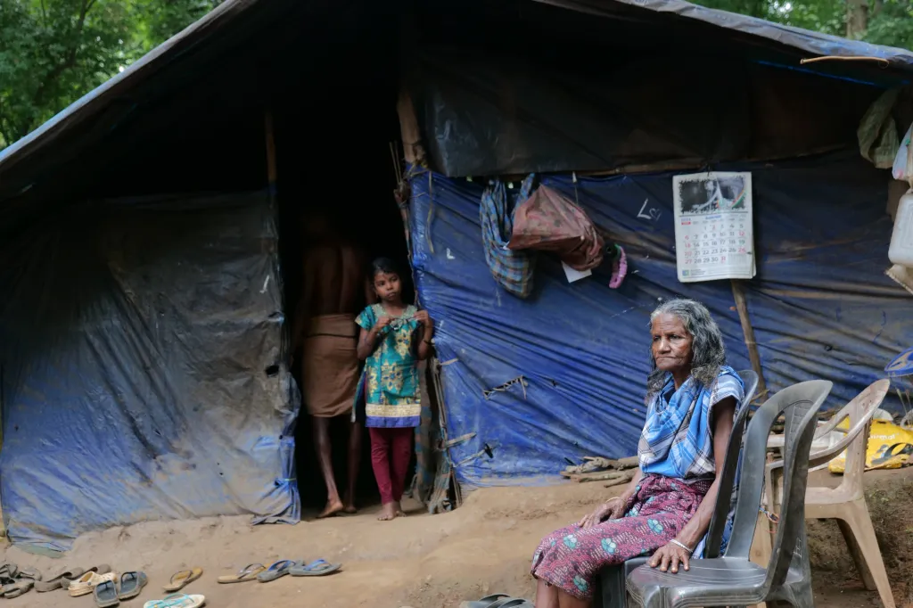 എങ്ങനെയാണോ മനുസ്മൃതി വർണ്ണബാഹ്യജാതികളെ വിഭവരഹിത പുറമ്പോക്കുകളിൽ തടവിലാക്കിയത്, അതേ നിലയിൽ തന്നെയാണ് കേരള ഭൂപരിഷ്കരണം പട്ടികജാതി കോളനി മനുഷ്യരെ വിഭവരഹിത പുറമ്പോക്കുകളിൽ തടവിലാക്കിയിട്ടുള്ളത്. / Photo: Badusha Fahad, Truecopythink