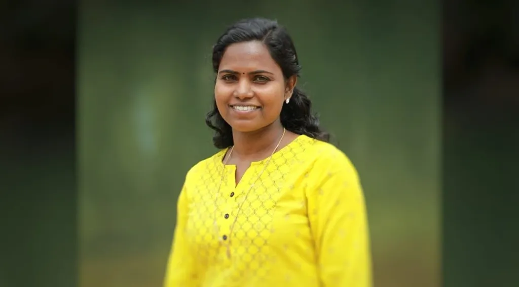 യഥാബോധത്തിനപ്പുറത്തുനിന്നു കൊണ്ടുള്ള ഒരെഴുത്ത്. അത് ഒരു പുതിയ വ്യാഖ്യാനമായോ നവീന ആലോചനയായോ കാണുനാകുമോ എന്ന ചോദ്യത്തെ മുന്നിൽ നിറുത്തിക്കൊണ്ടുതന്നെയാണ് അജിത എം.കെ.യുടെ കവിതകളെ നോക്കിക്കാണുവാൻ ശ്രമിക്കുന്നത്.