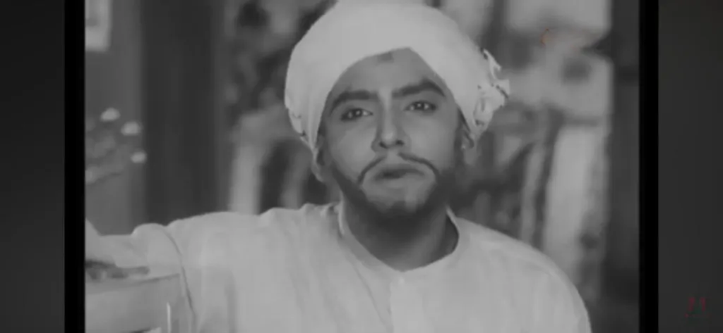 രാരിച്ചൻ  എന്ന പൗരനിലെ  (1956) പരദൂഷണം തൊഴിലാക്കിയ  ഖാദർ എന്ന കഥാപാത്രത്തിലൂടെ വെള്ളിത്തിരയിലെ അരങ്ങേറ്റം കുഞ്ഞാവ ഗംഭീരമാക്കി. 