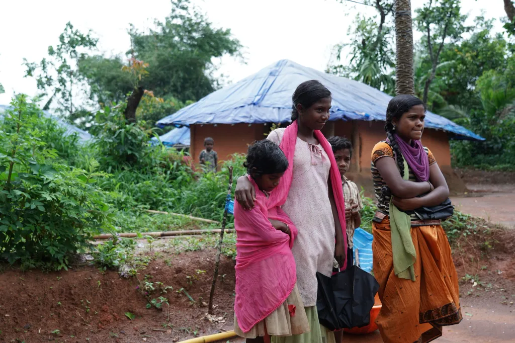 സ്ത്രീകൾ, പട്ടികജാതി- വർഗവിഭാഗക്കാർ മുതലായ കൂട്ടരെ രാഷ്ട്രീയസംവർഗങ്ങളായല്ല, കേവലം ഗുണഭോക്തൃവിഭാഗങ്ങളായാണ് ഇവിടുത്തെ വികേന്ദ്രീകരണപരിശ്രമം എണ്ണിയത്.| Photo: Muhammad Hanan