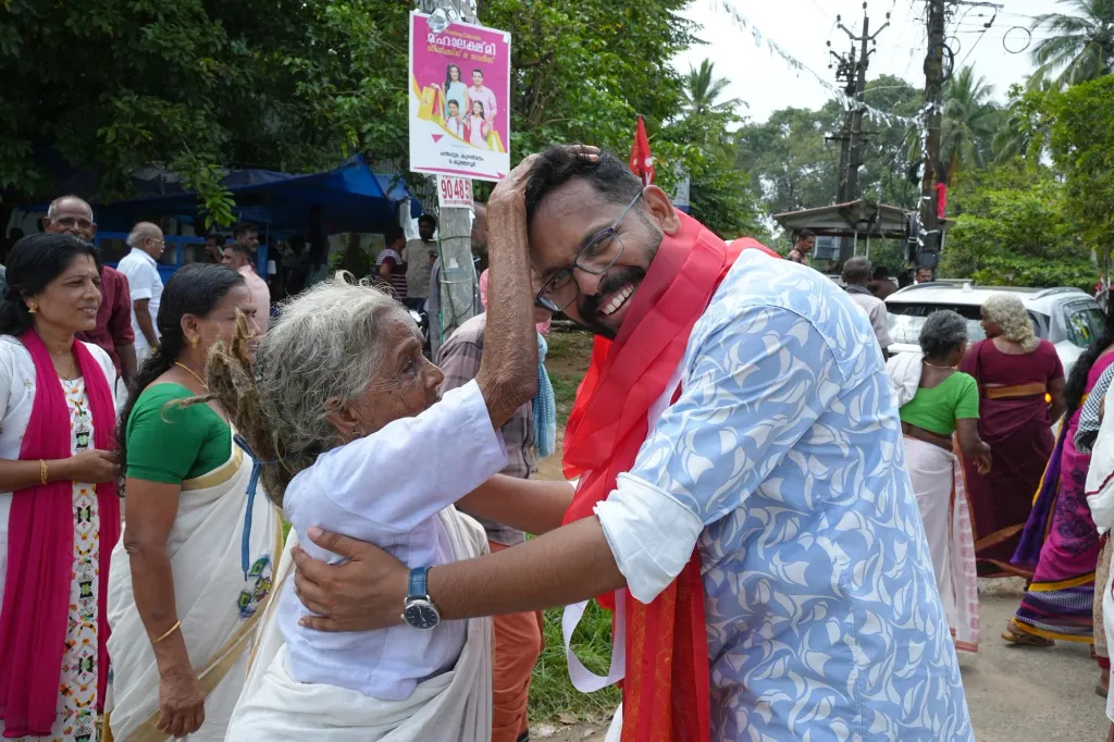 പി.സരിൻ തെരഞ്ഞെടുപ്പ് പ്രചാരണത്തിൽ 