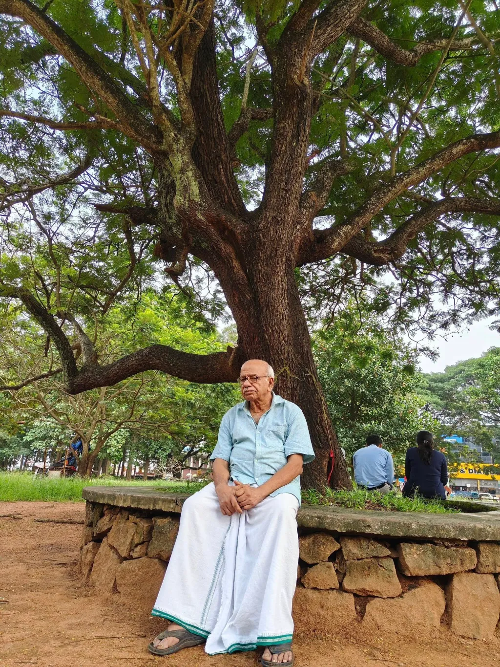 ഏതെങ്കിലും തരത്തിലുള്ള വർഗ്ഗീയ നിലപാടുമായി ഐക്യപ്പെടാനോ വർഗ്ഗീയ വാദിയാകാനോ എനിക്കാവില്ല photo : MG Aneesh / fb 