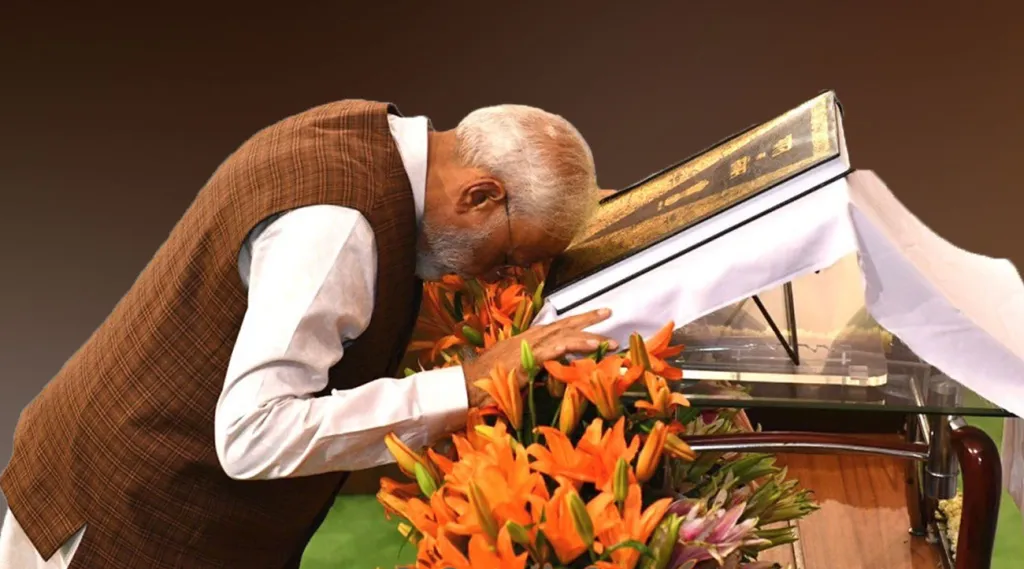 ഇന്ത്യൻ ഭരണഘടനയും ഹിന്ദുത്വ ശക്തികളും തമ്മിലുള്ള ബന്ധം സങ്കീർണ്ണമാണ്. നാം നമ്മുടെ ദേശീയതയെ ഇനിയും ശരിയായി നിർവ്വചിക്കുകയും കണ്ടെത്തുകയും ചെയ്തിട്ടില്ല. 'സെക്യുലർ ദേശീയത' എന്ന നെഹ്റുവിയൻ കാലഘട്ടത്തിന്റെ നിർവ്വചനം ഇപ്പോൾ 'ഹിന്ദുത്വ ദേശീയത' എന്നു പരിണാമം കൊണ്ടിരിക്കുന്നു. 