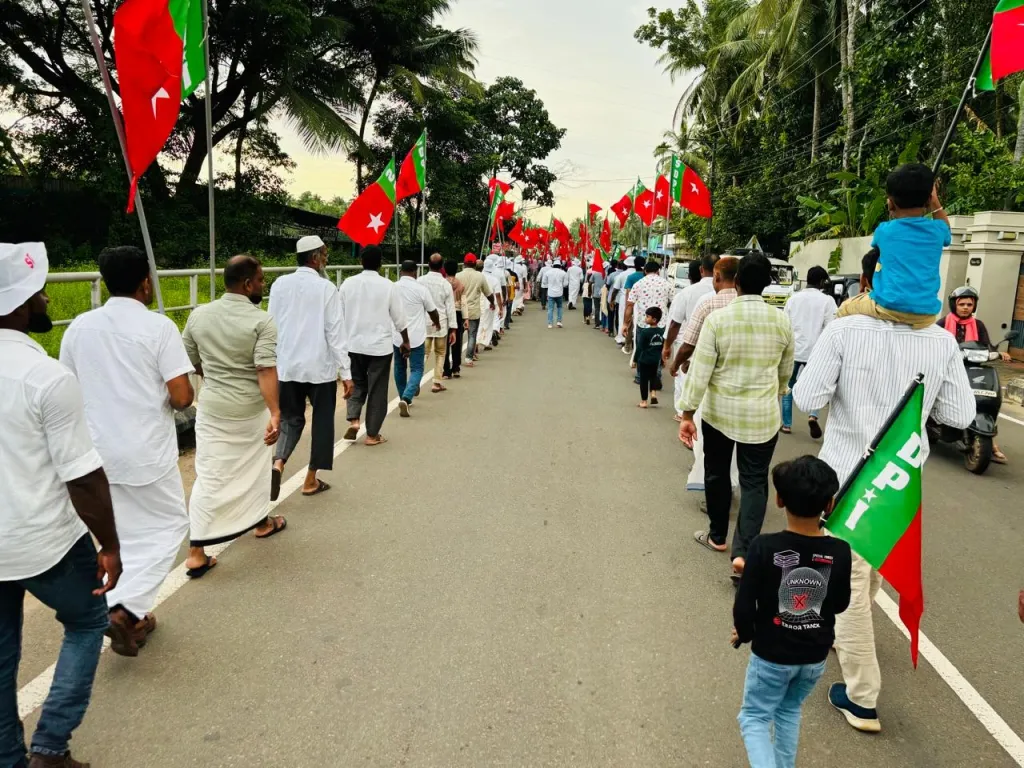 കേരളത്തിൽ പല തദ്ദേശഭരണസ്​ഥാപനങ്ങളിലും വെൽഫെയർ പാർട്ടിയുടെയും എസ്​.ഡി.പി.ഐയുടെയും പിന്തുണയോടെയാണ് സി.പി.എം ഭരിക്കുന്നതെന്ന മാധ്യമപ്രചാരണം കൊടും നുണ മാത്രമാണ്.