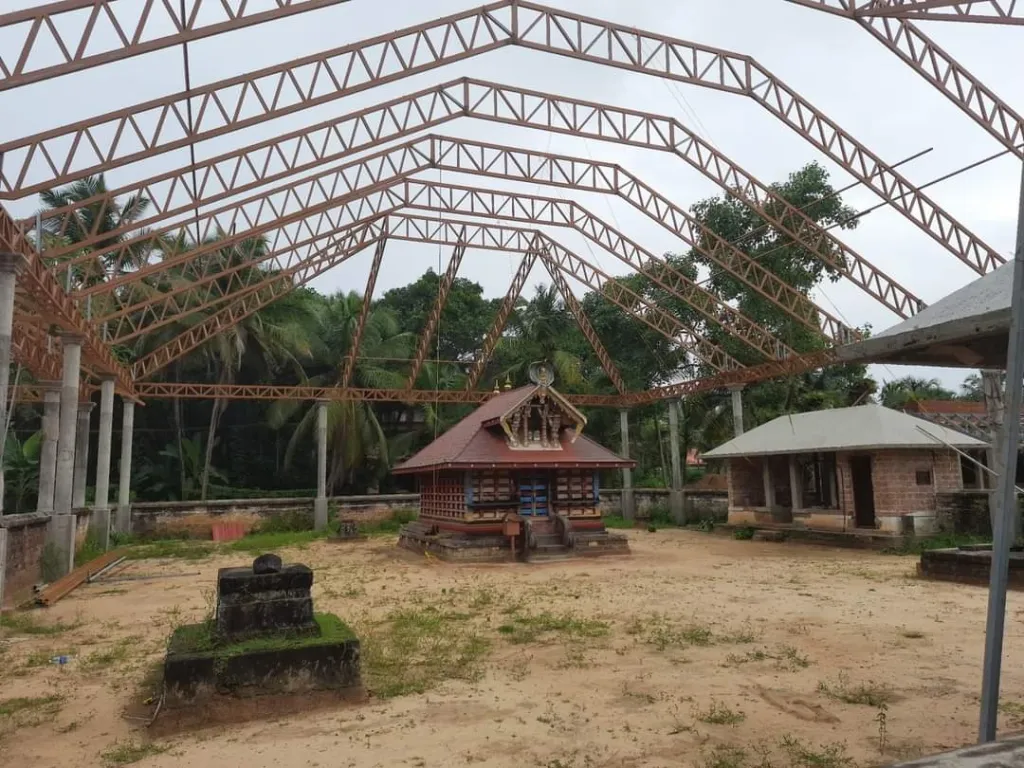 കാവുകൾ ക്ഷേത്രങ്ങളായി മാറുമ്പോഴും അതിൻ്റെ  ചുറ്റുവട്ടവും അതിന് അനുവദിക്കപ്പെട്ട സ്ഥല സൗകര്യവും പരിമിതപ്പെട്ടു തന്നെ കിടക്കുകയായിരുന്നു.