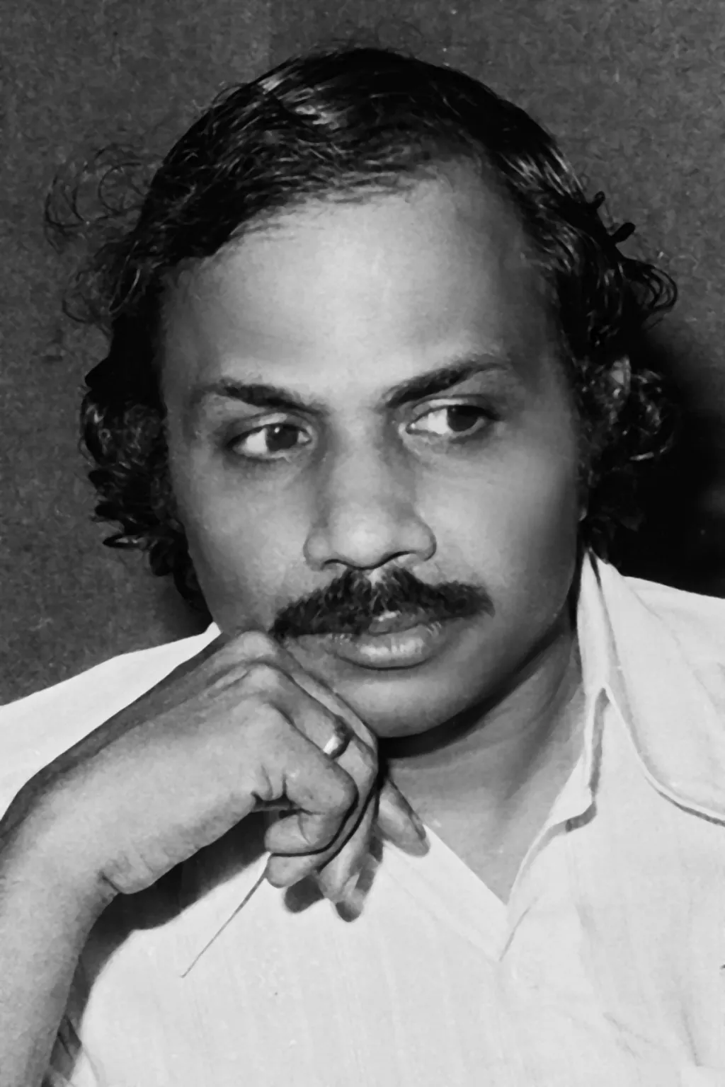 എംടി എന്നത് രണ്ടക്ഷങ്ങളായിരുന്നില്ല. അമ്പത്തിരണ്ടക്ഷരങ്ങൾ തികച്ചുമായിരുന്നു. അമ്പത്തിരണ്ടക്ഷരങ്ങളുടെ ചുരുക്കെഴുത്തായിരുന്നു ആ രണ്ടക്ഷരനാമം.