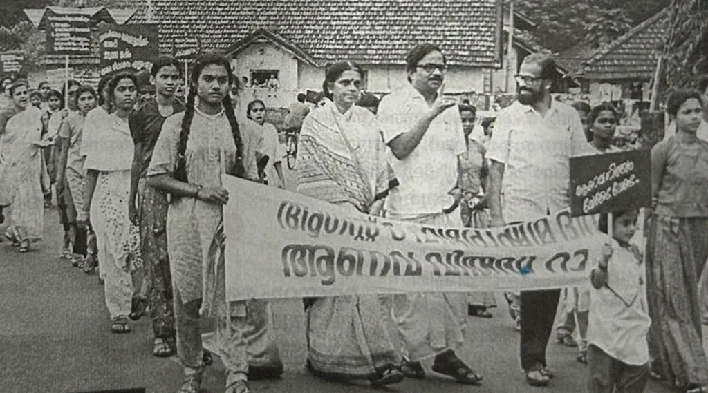നിയോലിബറൽ പരിഷ്കാരങ്ങൾക്ക് മുമ്പായിരുന്നു പെരിങ്ങോം സമരം നടന്നത്. അഭിപ്രായ രൂപീകരണത്തിൽ വലിയ പങ്കുവഹിച്ചിരുന്ന സാമൂഹ്യ സാംസ്കാരിക നേതാക്കന്മാർ മിക്കവരും ആ സമരത്തിന്റെ ഭാഗമായിരുന്നു.  സാഹിത്യകാരരും ശാസ്ത്രജ്ഞരും സമരത്തോടൊപ്പം നിന്നു. എന്നാൽ ഇന്ന് സിവിൽ സമൂഹത്തിൽ വലിയ മാറ്റങ്ങൾ വന്നു കഴിഞ്ഞിട്ടുണ്ട്. 