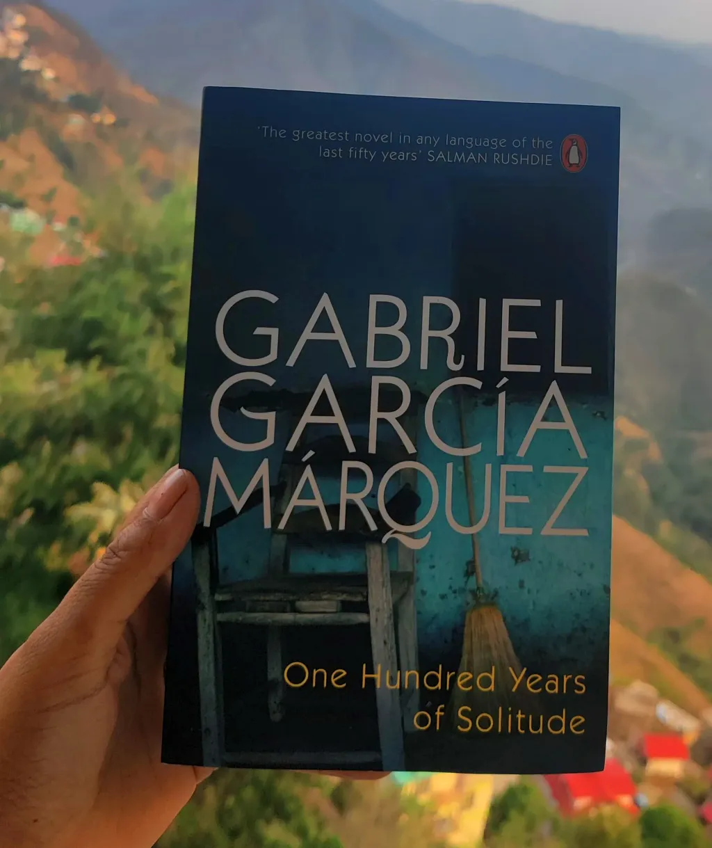 അമ്പതിലേറെ ഭാഷകളിലേക്ക് പരിഭാഷപ്പെടുത്തുകയും അഞ്ചു കോടിയിലധികം കോപ്പികൾ വിറ്റു പോവുകയും ചെയ്ത നോവലാണ് One Hundred Years of Solitude. ആ നോവൽ വായിച്ചവർ ഒത്തുകൂടുകയും അവരെ ഒരു രാജ്യമായി കണക്കാക്കുകയും ചെയ്താൽ അത് യൂറോപ്പിലെ പല രാജ്യങ്ങളേക്കാളും ജനസംഖ്യയുള്ളതായിരിക്കും എന്നുവരെ വിശേഷിപ്പിക്കപ്പെട്ടു. 