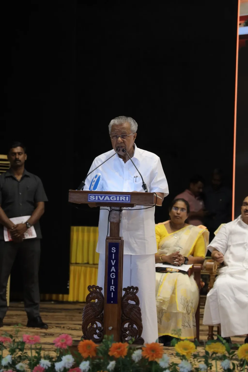 മുഖ്യമന്ത്രി പിണറായി വിജയൻ ശിവഗിരി തീർത്ഥാടനം ഉദ്ഘാടനം ചെയ്തു സംസാരിക്കുന്നു.