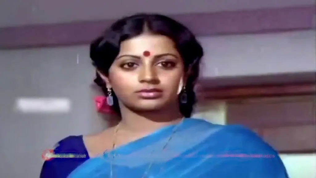 ഇടവഴിയിലെ പൂട്ട മിണ്ടാപൂച്ച (എം.ടിയുടെ കഥയെ ആസ്പദമാക്കി ചെയ്ത സിനിമ) എന്ന സിനിമയിൽ നിന്നും