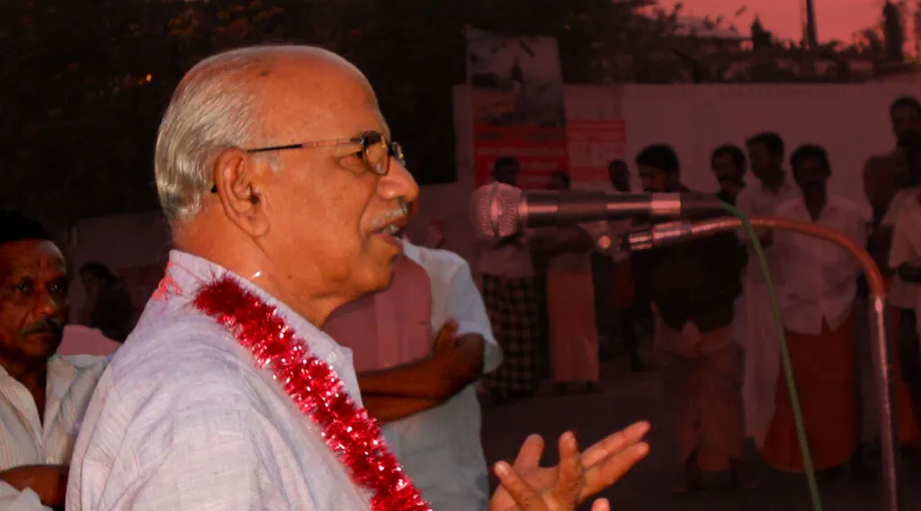 ഗവേഷകവേഷം മുഖാവരണം മാത്രമായിരുന്ന എനിക്ക് പാർട്ടിനേത്വവുമായി അടുത്ത ബന്ധമുണ്ടായിരുന്നു. കെ. വേണു പലപ്പോഴായി എൻ്റെ മുറിയിൽ തങ്ങിയിരുന്നു. എൻ്റെ മൂത്ത സഹോദരൻ്റെ ഛായയായിരുന്നു വേണുവിനുണ്ടായിരുന്നത്.