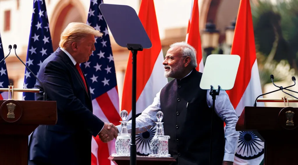 അമേരിക്കയുടെ പകരം തീരുവ നയത്തിൽ ഇന്ത്യയ്ക്ക് പ്രത്യേകമായി യാതൊരു ഇളവുമില്ല. നികുതിയിലൂടെ അമേരിക്കയെ ചൂഷണം ചെയ്തിരുന്ന രാജ്യങ്ങളുടെ പട്ടികയിലാണ് ഇന്ത്യയുടെ സ്ഥാനമെന്ന് തന്നെയാണ് ട്രംപ് ആവർത്തിച്ച് പറഞ്ഞിട്ടുള്ളത്.