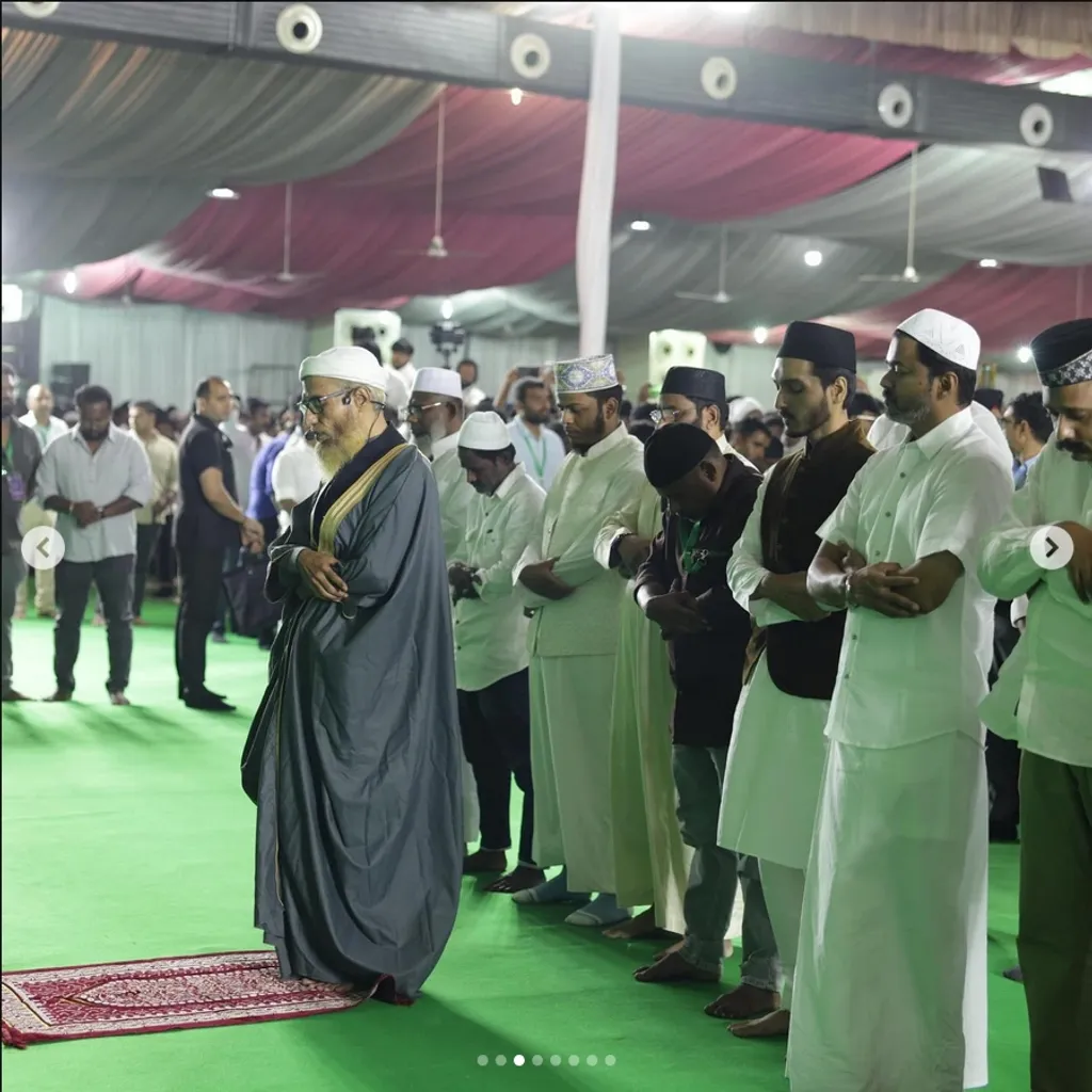 ഭരണപക്ഷത്തും, പ്രതിപക്ഷത്തുമിരുന്ന കാലങ്ങളിൽ വാജ്പയും അധ്വാനിയും വരെ നടത്തിപ്പോന്ന ഇഫ്താറുകൾ ഇനി വേണ്ടയെന്ന് 2014 മുതൽ നരേന്ദ്ര മോദി സ്വീകരിച്ച നിലപാടിനെ വലതുപക്ഷ രാഷ്ട്രീയ നയവ്യതിയാനമായി വിലയിരുത്താം. എന്നാൽ ഈ വർഷത്തെ ഇഫ്താറിനെ സാന്ത്വനമാക്കിമാറ്റിയ തമിഴക വെട്രി കഴകം നേതാവ് കൂടിയായ നടൻ വിജയും, കോഴിക്കോടും തിരുവനന്തപുരത്തുമായി രണ്ട് ഇഫ്താറുകൾ നടത്തിയ വി.ഡി സതീശനുമൊക്കെ ഇതിനപവാദങ്ങളാണ്.