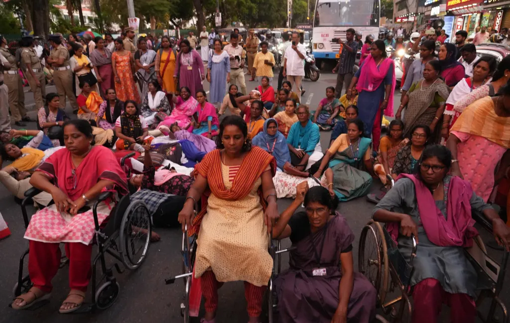 ആശാവർക്കർ സമരം പ്രത്യക്ഷത്തിൽ, കൂലിവർദ്ധനവ് മുന്നോട്ടു വെച്ചുകൊണ്ട്, ആധുനിക കേരളത്തിൻ്റെ ആൺ വികസനതന്ത്രം ഗോപ്യമാക്കിയിരിക്കുന്ന അടിത്തട്ടു പെൺചൂഷണത്തെ പുറത്തു കൊണ്ടുവരുന്ന ഒരു രാഷ്ട്രീയ-സാംസ്കാരിക സമരമായി നാന്ദി കുറിക്കുകയാണ്.