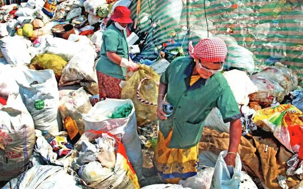  പ്ലാസ്റ്റിക് മലിനീകരണത്തിന് തടയിടുകയും, സമൂഹത്തിന്റെ സഹപങ്കാളിത്തം ഉറപ്പുവരുത്തുകയും ചെയ്യുന്നതിലൂടെ സ്ത്രീശക്തിയും പരിസ്ഥിതി പ്രതിബദ്ധതയും ചേർന്ന കേരള മോഡലിന്റെ മികച്ച ഉദാഹരണമായി മാറുകയാണ് ഹരിതകർമസേന.