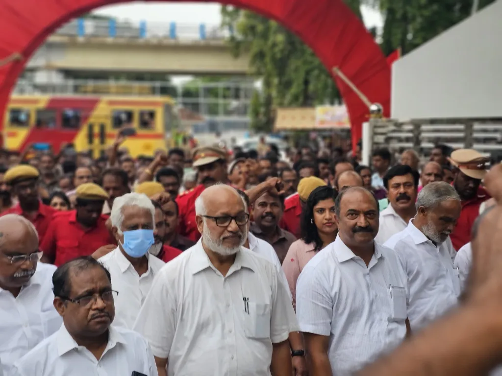 ‘ആശാ പ്രവർത്തകരുടെ സമരത്തെ രാഷ്ട്രീയപ്രേരിതം എന്ന് അവഗണിച്ച് കളയാൻ സംസ്ഥാന ഗവൺമെന്റ് ശ്രമിച്ചിട്ടില്ല എന്നതാണ് എന്റെ അറിവ്’.